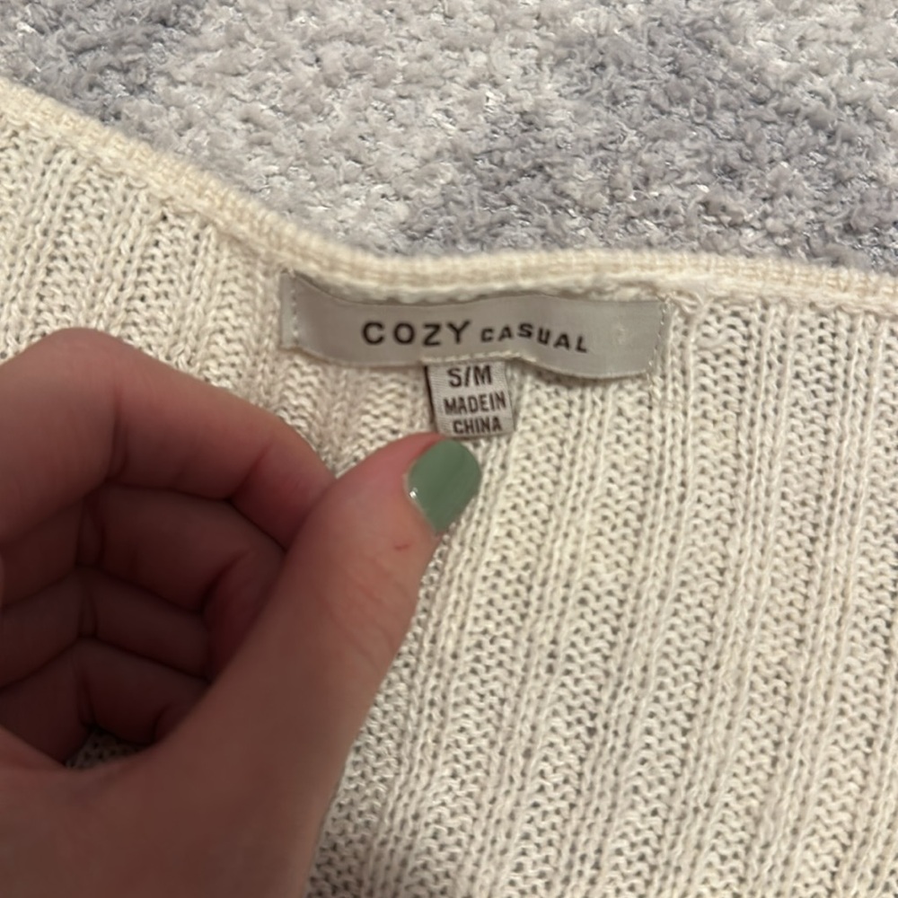 Sweater - Picture 4 of 4